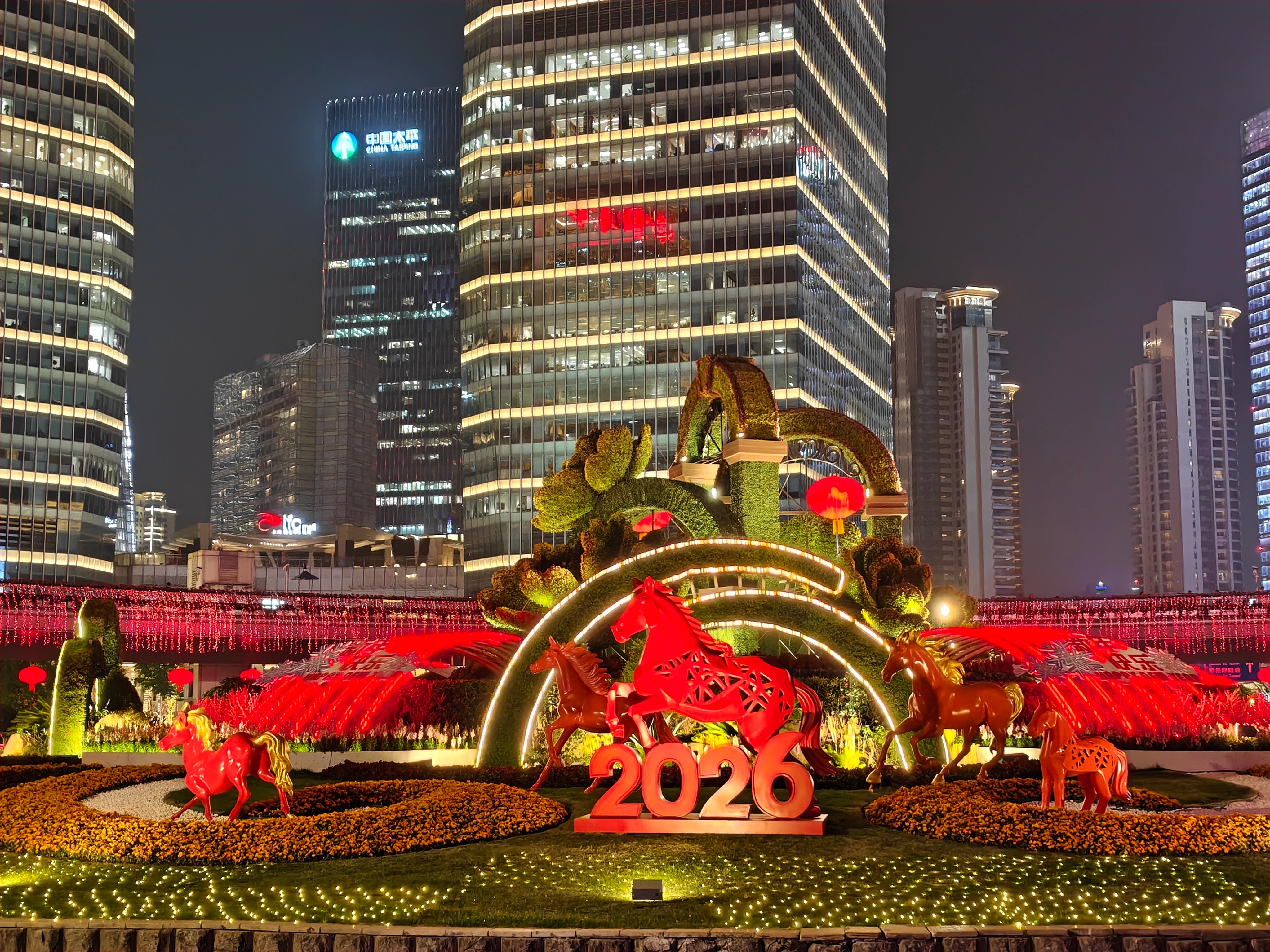 东方明珠附近花坛近景